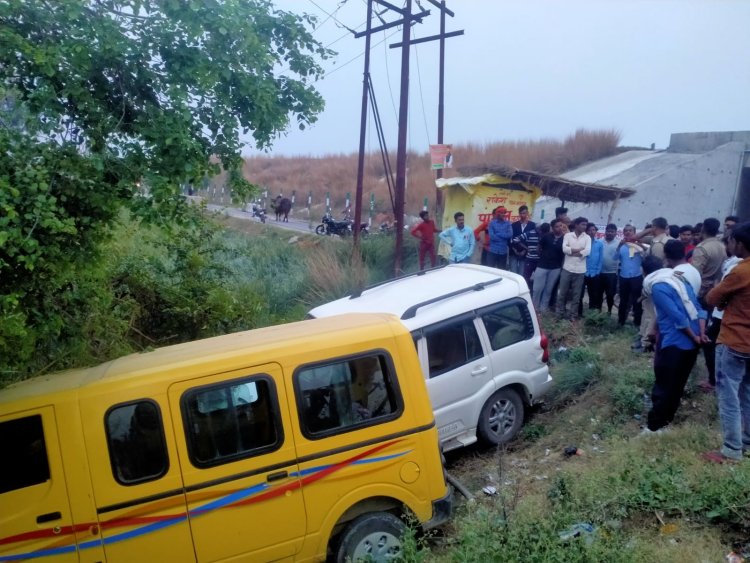 अनियंत्रित स्कार्पियो ने पिकअप मे मारा टक्कर, दो घायल