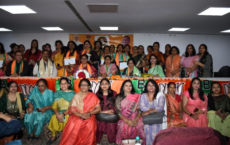 सुषमा स्वराज अवॉर्ड से किया गया महिलाओं को सम्मानित