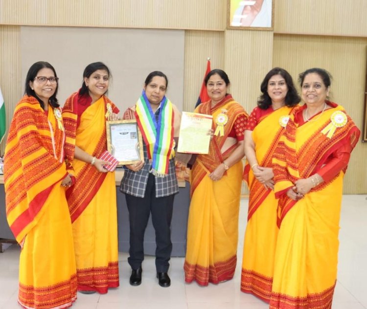 यूपी की पहली महिला पुलिस कमिश्नर लक्ष्मी सिंह को तेरापंथ महिला मंडल द्वारा दिया गया प्रेरणा सम्मान