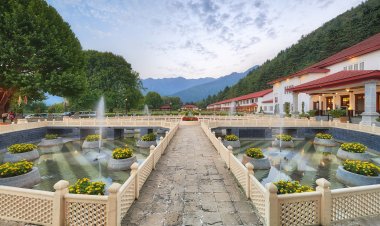 Experience the blooming of exquisite Tulips with The LaLiT Grand Palace Srinagar