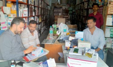 मेडिकल स्टोर का हुआ निरीक्षण, लिए 4 औषधि के नमूने