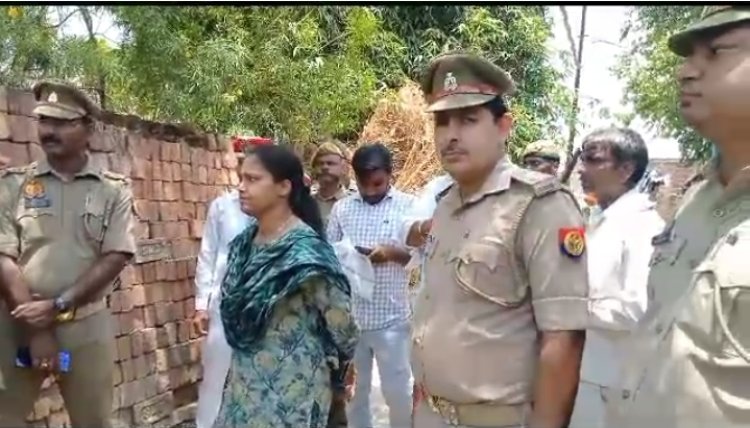 चकरोड की जमीन पर अवैध निर्माण पर चला बुलडोजर