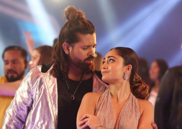 प्रणव वत्स के साथ आश्रम फेम बबिता का धुआँ धुआँ सॉन्ग हुआ वायरल, 2 मिलियन व्यूज पार