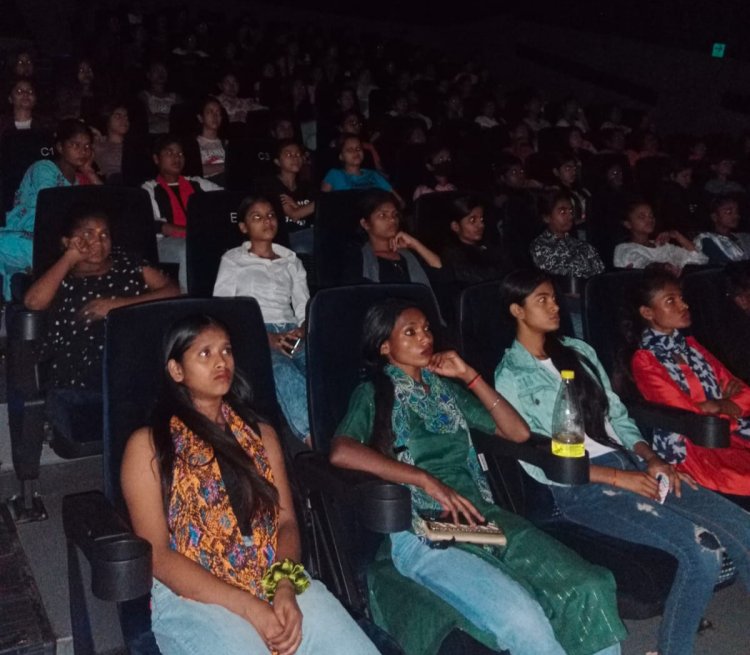 सैकड़ों बच्चियों को दिखाई द केरला स्टोरी