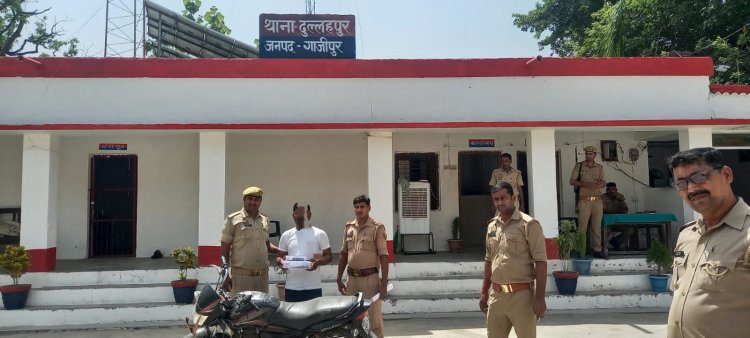 अवैध तमंचा और चोरी की मोटर साइकिल के साथ सोनू नट गिरफ्तार 