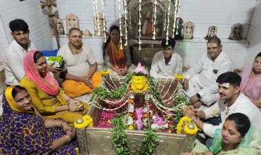 सोमेश्वर महादेव मंदिर में सामूहिक रुद्राभिषेक व बाबा सोमेश्वर नाथ का किया भव्य श्रृंगार       