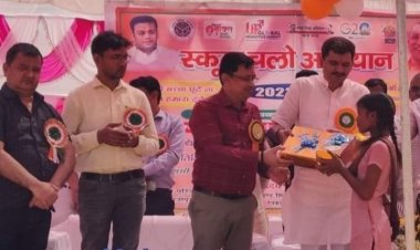 ग्राम प्रधान का वादा पूरा टॉपर छात्र छात्राओं को कराएंगे हवाई यात्रा