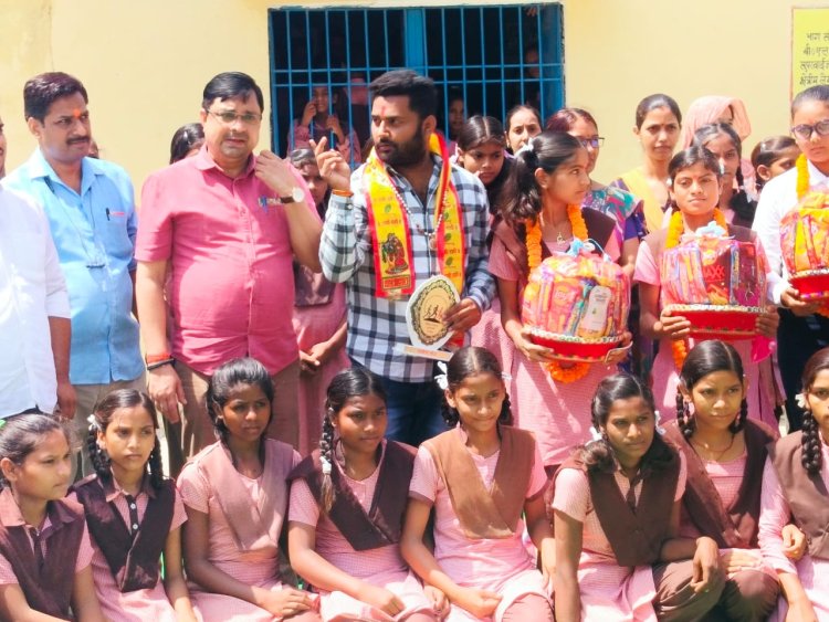 ग्राम पंचायत बरहपुर की तीन छात्राओं को पुरस्कार में मिला हवाई जहाज का टिकट