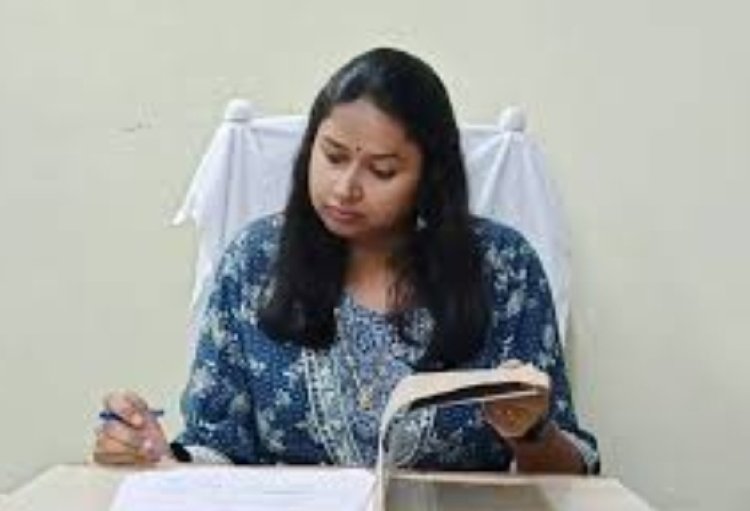 जिले से लेकर तहसील और ब्लॉक के अधिकारीयों के अवकाश पर जिलाधिकारी की खरी खरी 