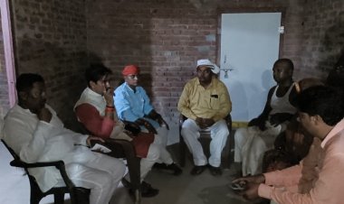 शिवमूरत राजभर हत्याकांड के बाद पीड़ित परिजनों से मिलने पहुंचे कैबिनेट मंत्री