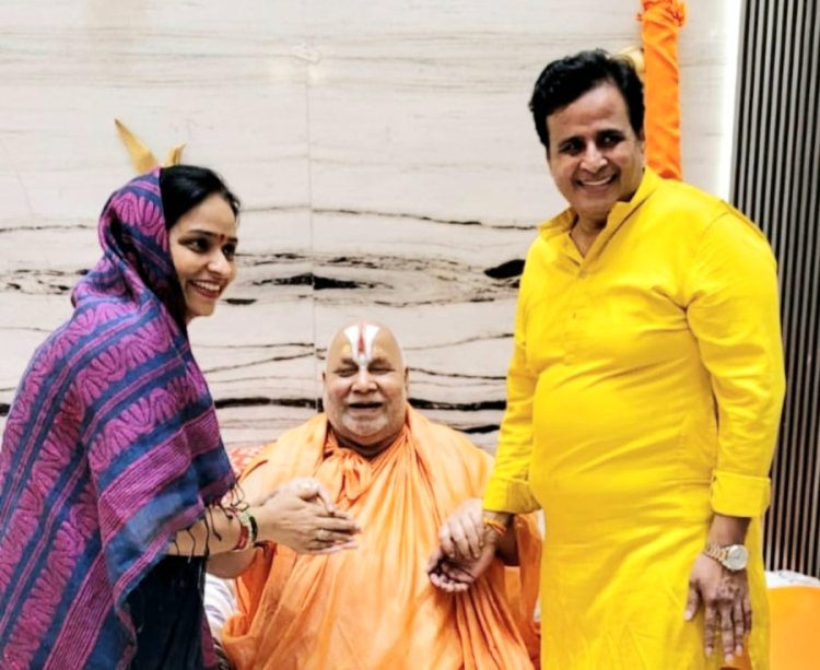 उद्योग पति पीयूष द्विवेदी के आवास पर पधारे जगतगुरू रामभद्राचार्य महाराज