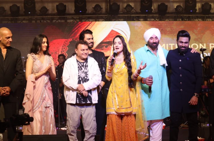 गदर 2 के संगीत के भव्य जश्न में सनी देओल, अमीषा पटेल, उत्कर्ष शर्मा और सिमरत कौर के साथ पूरी स्टारकास्ट ने मचाया गदर