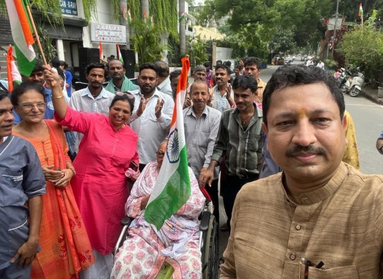 सहयोग दिल्ली के अध्यक्ष व निगम पार्षद मनोनीत मनोज कुमार जैन और दरियागंज आरडब्ल्यू के द्वारा निकाली गई तिरंगा यात्रा