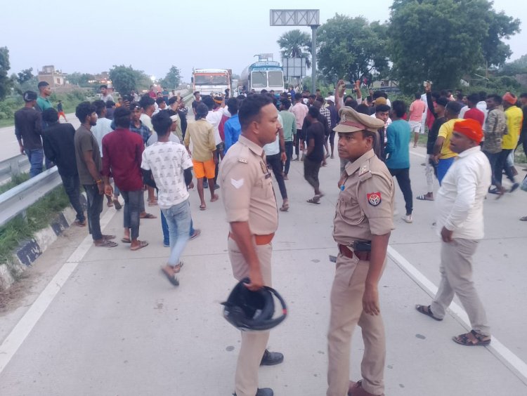 बसपुर के युवक के हत्या के विरोध में फोर लेन घंटो जाम, पुलिस ने संदिग्ध को उठाया 