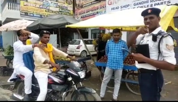 गाड़ियों पर जाति सूचक शब्द लिखने पर 200 वाहनों का कटा चालान 