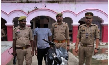 बाईक से चोरी छिपे बेच रहा था गांजा, पुलिस ने किया गिरफ्तार 