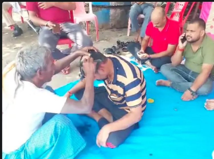 विरोध का अंदाज,रेलवे महकमा के नाम पर मुंडन संस्कार और भोज का हुआ कार्यक्रम