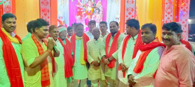 श्री दुर्गा पूजा समिति ने निकाला भव्य झांकी, जनप्रतिनिधियों का किया सम्मान