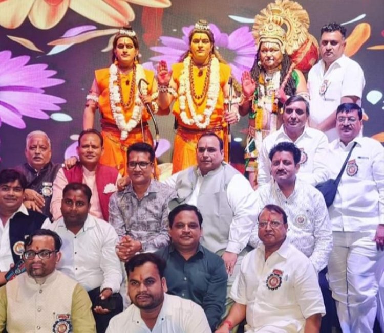 नव श्री केशव रामलीला कमेटी द्वारा आयोजित डांडिया नाईट में देर रात तक झूमी महिलाएं व बच्चे