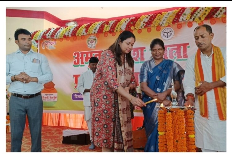 मेरी मिट्टी मेरा देश समापन समारोह में डीएम ने दिया शहीदों को श्रद्धांजलि