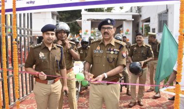 एसपी ने हरी झंडी दिखाकर किया यातायात माह का शुभारंभ 