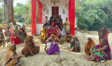 दो मोटर साइकिलों में हुई टक्कर, महिला की मौत