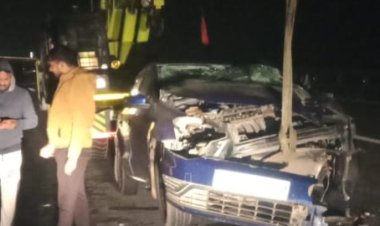 ट्रक के ओवरटेक करने से अनियंत्रित कार डिवाइडर से टकराई आधा दर्जन घायल