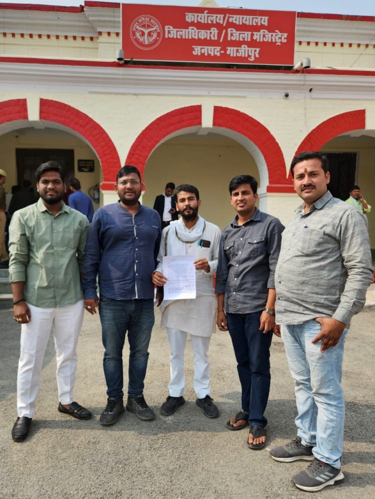 जिला अधिकारी से मिला छात्र नेताओं का प्रतिनिधि मंडल, मिला आश्वासन 