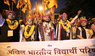 अभाविप की शोभायात्रा में राजधानी दिल्ली की सड़कों पर उमड़ा लघु भारत