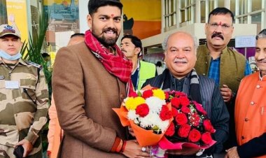 नरेंद्र सिंह तोमर को बधाई देने पहुंचें यूवा भाजपा नेता आदित्य सिंह