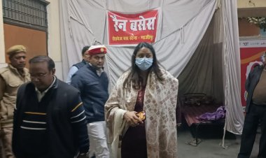अचानक रेलवे स्टेशन और बस स्टैंड पहुंचीं डीएम आर्यका अखौरी