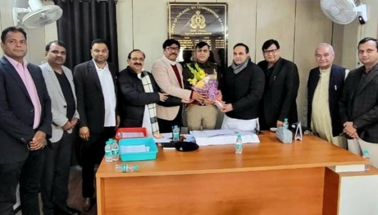 फोनरवा पदाधिकारी ने की एडिशनल डीसीपी मनीष मिश्रा से कानून व्यवस्था पर चर्चा
