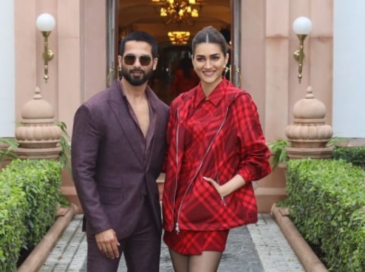 तेरी बातों में ऐसा उलझा जिया' के प्रमोशन के लिए दिल्ली पहुंचे शाहिद कपूर और कृति सेनन