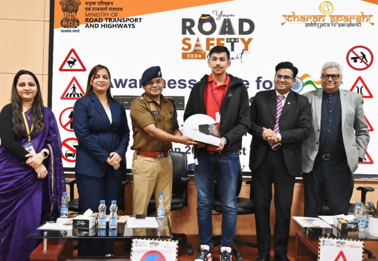 चरण स्पर्श फाऊंडेशन ने किया सड़क सुरक्षा जागरूकता अभियान कार्यक्रम का आयोजन   