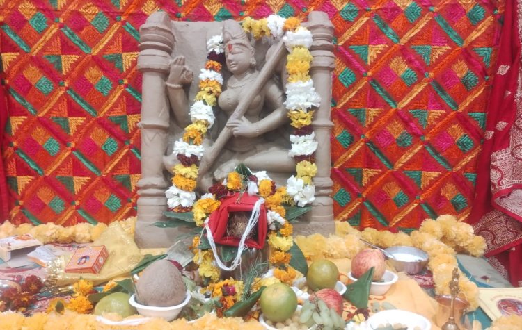 ऋतुराज बसंत पंचमी के अवसर संस्कार भारती कला संकुल में माँ सरस्वती की हुई आराधना