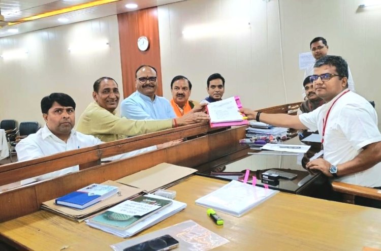 भाजपा प्रत्याशी डा. महेश शर्मा ने किया नामांकन