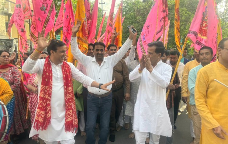 श्याम बाबा के जयकारो से गूँजी निशान यात्रा, भजनों पर ख़ूब झूमे श्रद्धालु