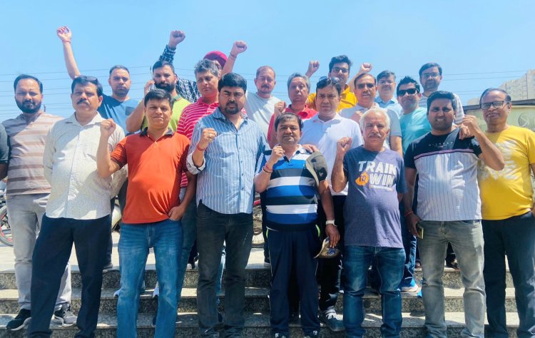 नेफोवा कार्यालय पर हुई स्थानीय निवासियों की बैठक