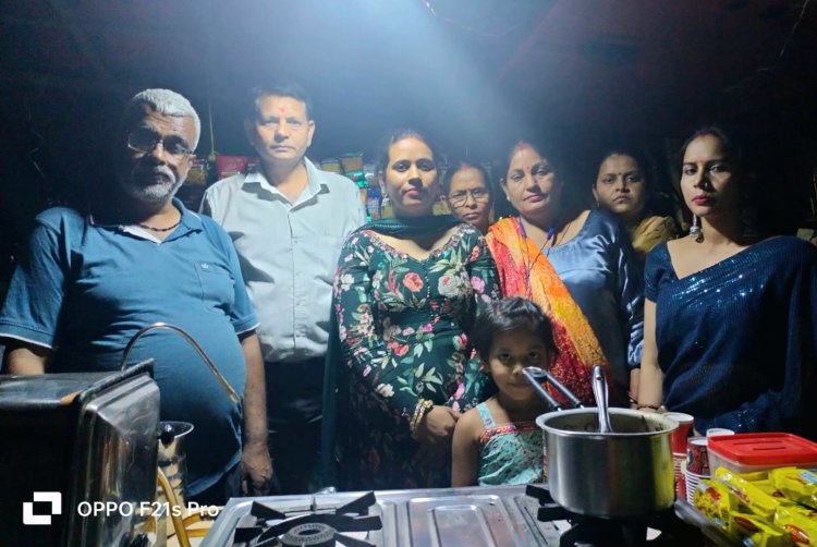 जाग्रति वाहिनी द्वारा दिव्यांग को सहयोग राशि - आशा सिंह 