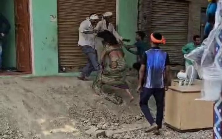 योगीराज में महिला को दबंगों ने सरेआम लात घुसों से पीटा, आधा दर्जन घायल