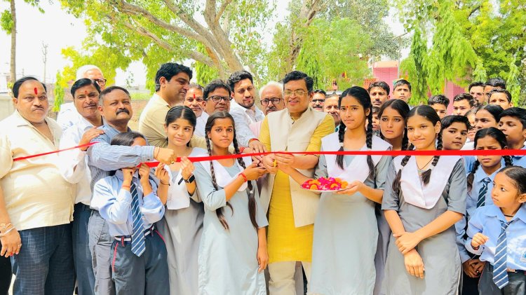 गोपाल कृष्ण अग्रवाल ने सी. एस. आर. रिसर्च फाउंडेशन द्वारा स्थापित ओपन जिम का लोकार्पण किया