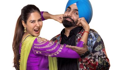 फिल्म 'कुड़ी हरियाणे वल दी' के प्रमोशन करने दिल्ली पहुंचे एमी विर्क और सोनम बाजवा