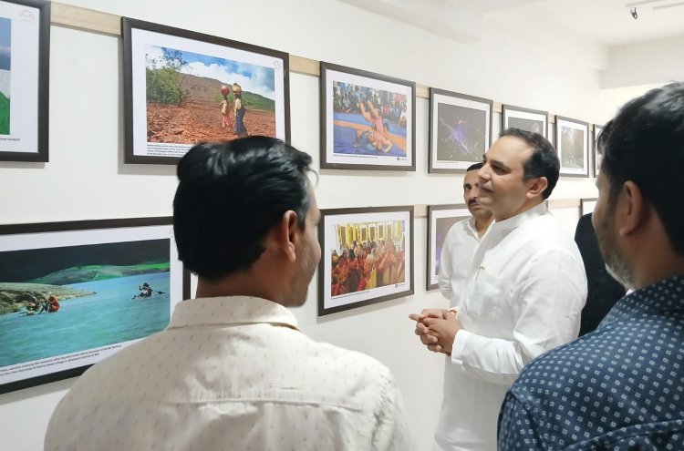 एनएमसी फोटो प्रदर्शनी के तीसरे दिन शहरवासियों ने उठाया कला का आनंद