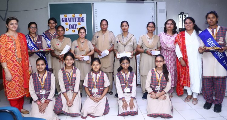 डीएवी स्कूल नोएडा ने मनाया आभार दिवस