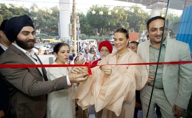 अभिनेत्री नेहा धूपिया ने दिल्ली के राजौरी गार्डन इलाके में लाइमलाइट डायमंड्स के एक्सक्लूसिव स्टोर का उद्घाटन किया