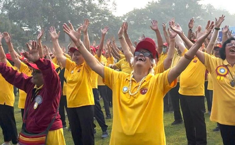  मौज मस्ती के साथ मनाया गया हंसी योग क्लब का 10वां वार्षिक दिवस