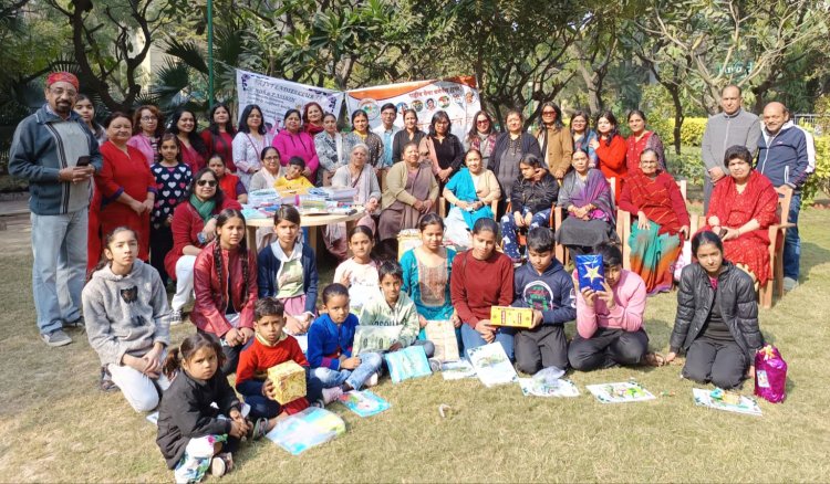 राष्ट्रीय सेवा समर्पण के गरीब बच्चों को कॉपी किताब वितरण किये गए,    