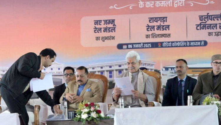 नरेन्द्र मोदी ने कई रेल परियोजनाओं की रखी आधारशिला, किया उद्घाटन