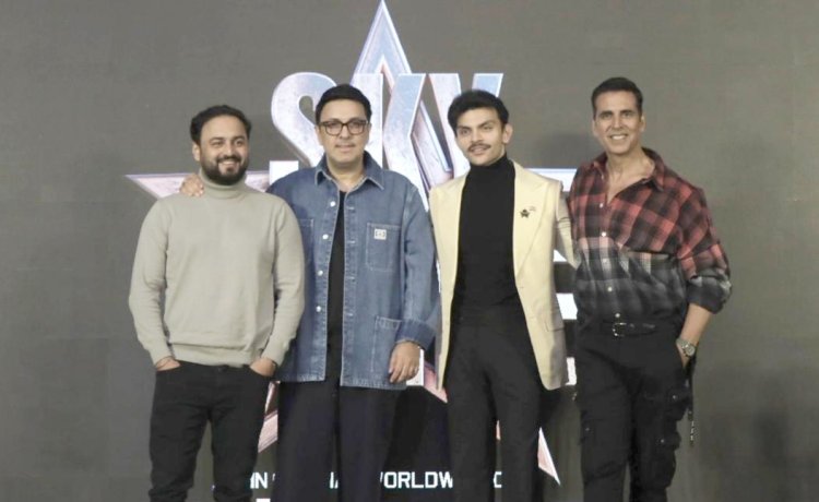 अक्षय कुमार, वीर पहाड़िया दिनेश विजन और अमर कौशिक ने दिल्ली में किया फिल्म 'स्काई फोर्स' का प्रमोशन
