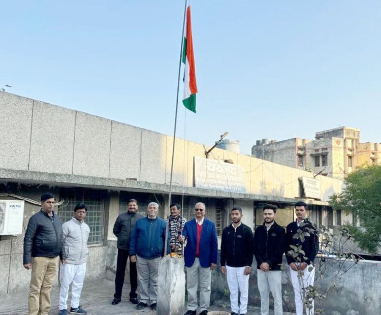 न्यायालय वाणिज्य कर अधिकरण नोयडा परिसर में हुआ ध्वजारोहण